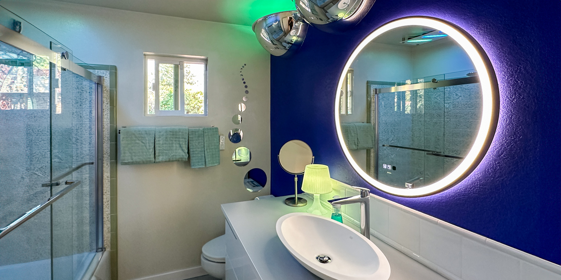 Bathtub and Rain Shower in CherryHill Haus